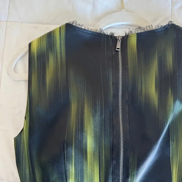 Elie Tahari Rosario Striped Sheath Dress - Habitat Green - Size 4 - Picture 3 of 6